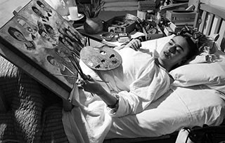 不能出門又如何？“床”才是藝術家的創(chuàng)作源泉！