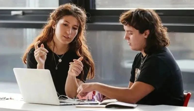 倫藝25/26學年語言政策大調整