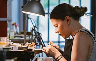 想成為珠寶設(shè)計(jì)大師？這些頂尖院校你不能錯(cuò)過！