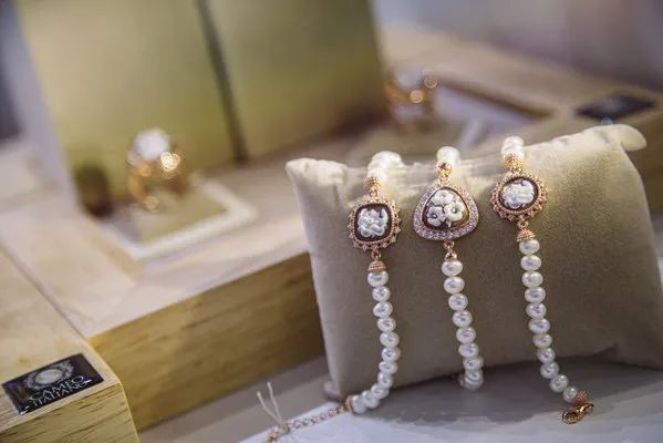 頂尖珠寶設(shè)計(jì)院校