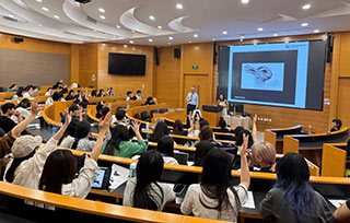 【BCU名師中國(guó)行回顧】Andrew Kulman教授：用幽默與創(chuàng)意點(diǎn)亮設(shè)計(jì)之光，深度解析